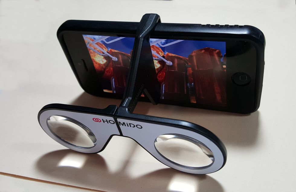 a photo of Homido Miini VR Headset attached to a smartphone