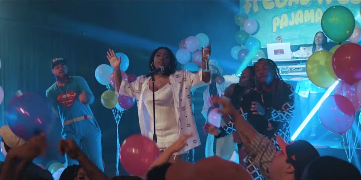 Watch Kamaiyah Host A '90s Silk Robe Pajama Party In The Video For "Freaky Freaks"