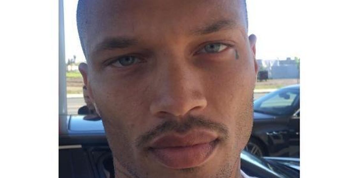 "Hot Felon" Jeremy Meeks' New Photo Is Our First Thirst Trap of 2017