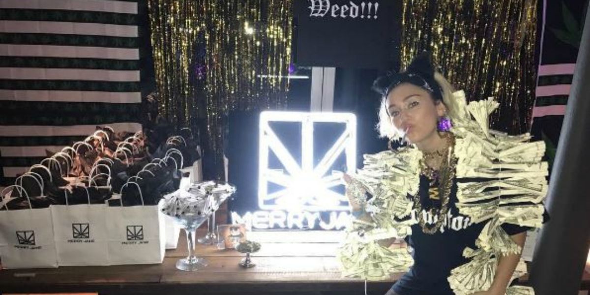 Snoop Dogg Gave Liam Hemsworth a Mountain of Weed for His Birthday