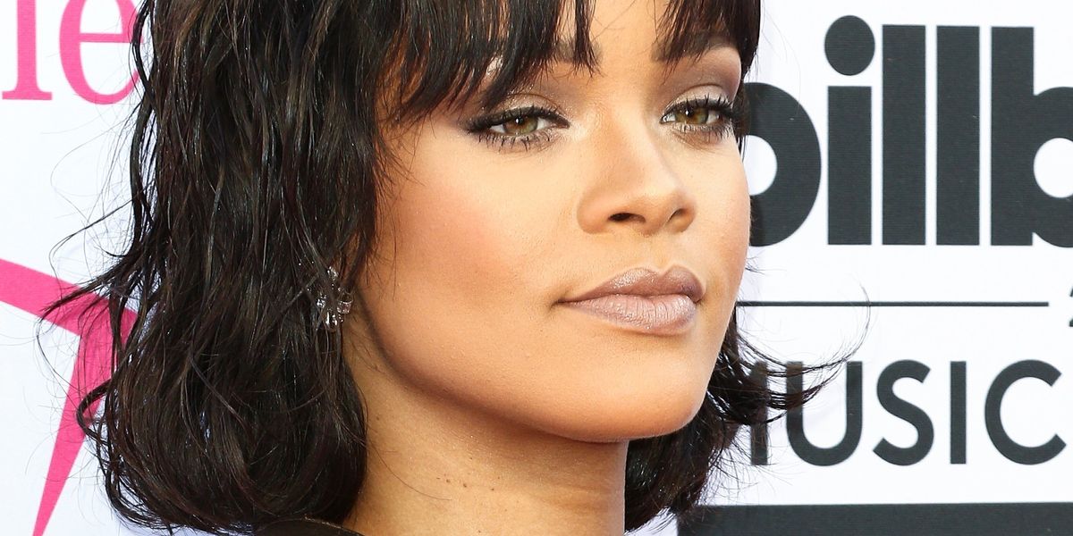 Rihanna's New Beauty Line will Include Holographic Lipstick