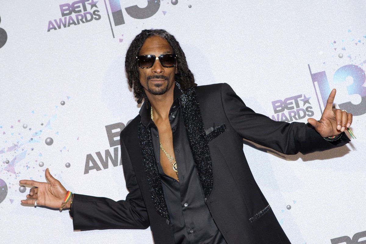 Snoop Dogg Does Us Proud, Sets Off Every Smoke Alarm In His Hotel By 