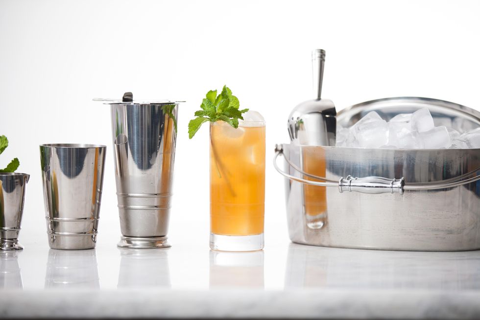 This Timeless Home Bar Set is the Perfect Gift for Father's Day