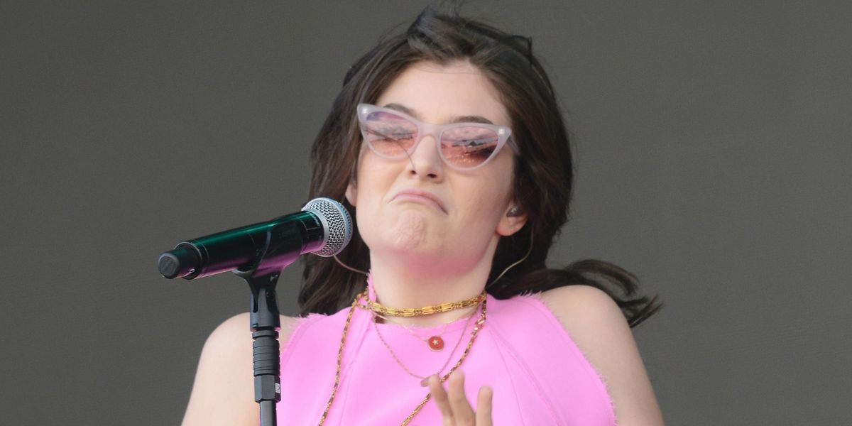 Lorde Buys a Smoothie, Decides to Take Cashier to Governors Ball