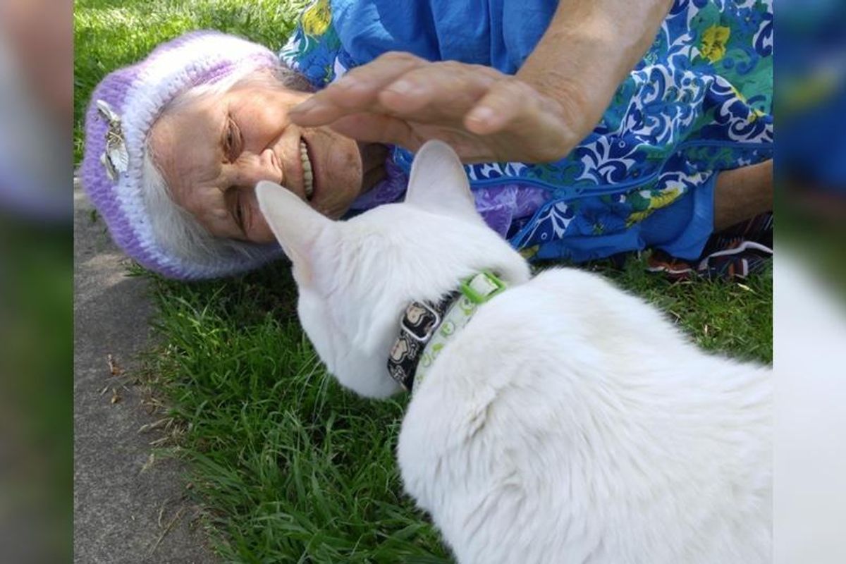 17-year-old Cat Befriends 85-year-old Stranger and Turns Her into a Kid Again..