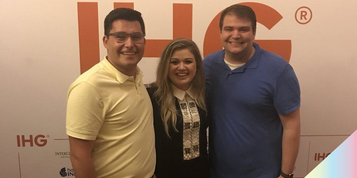 Kelly Clarkson Helped a Gay Fan Propose to His Boyfriend