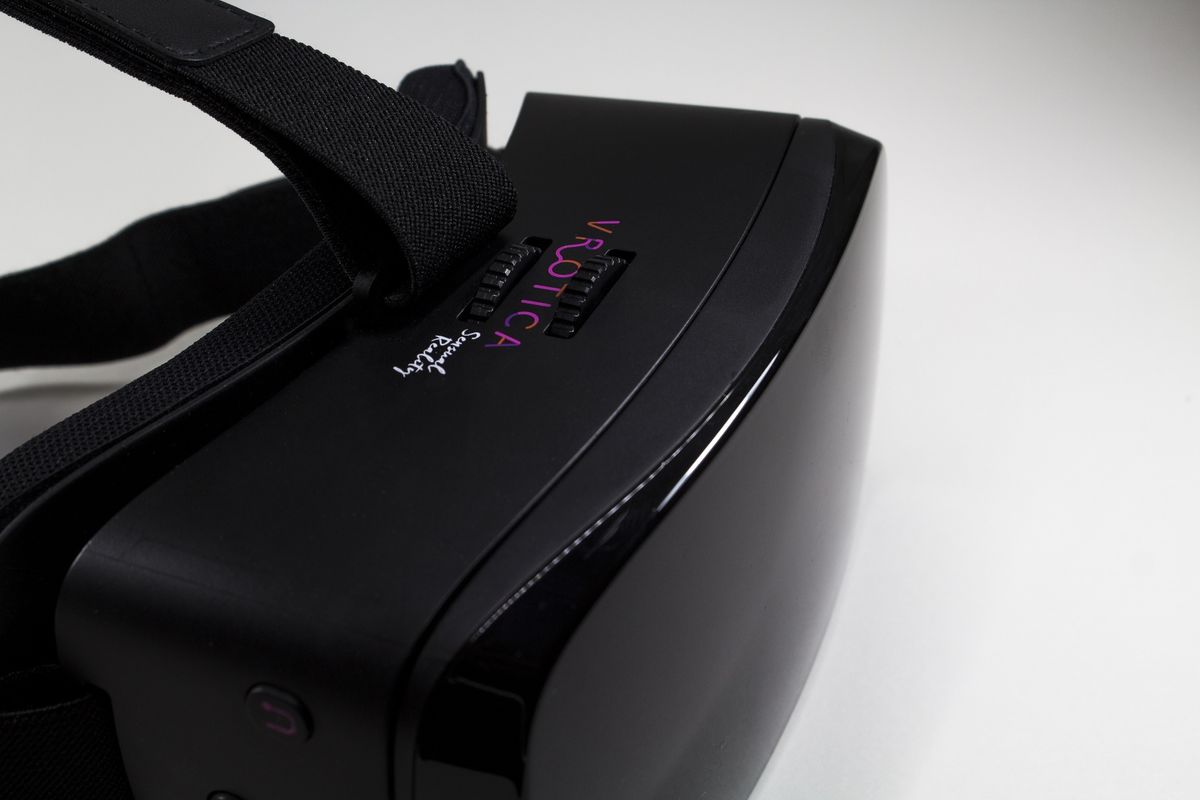 WELCOME VROTICA, THE WORLD'S EASIEST VIRTUAL REALITY HEADSET