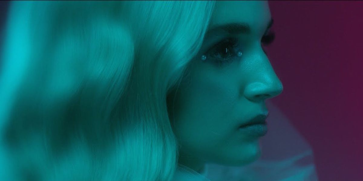 Premiere: Poppy Catches You in Her “Interweb” in New Video