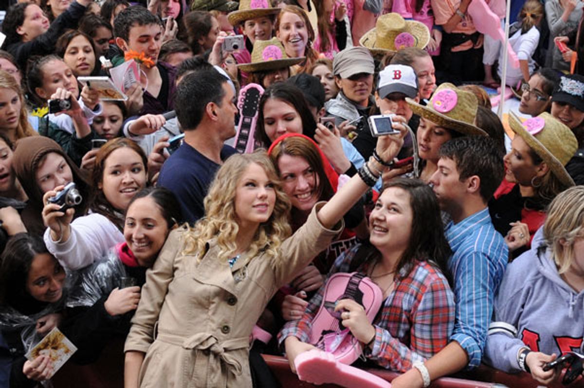 13 Signs You're Dating A Taylor Swift Fan