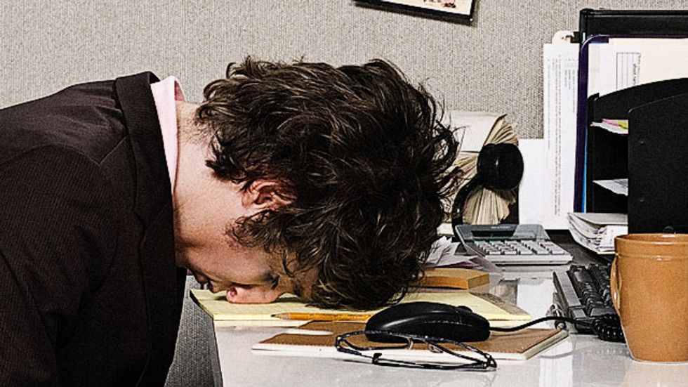 42 Things That Happen When You Try to Pull an All Nighter