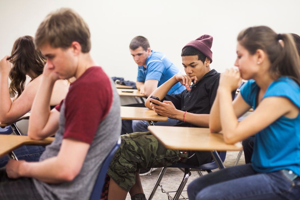 17 Things Every College Kid Does In A Classroom Besides Learn