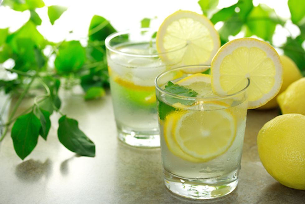 can-drinking-lemon-water-really-balance-your-ph-level