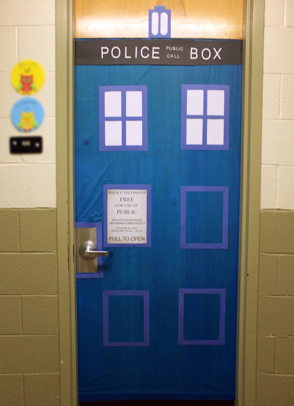 10 Ways You Could Decorate Your Dorm Door This Year 7875