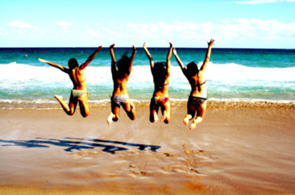 eight-reasons-to-appreciate-a-beach-day-with-friends