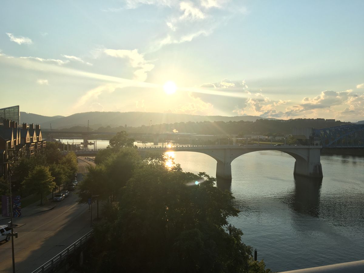 7 Places Under $20 For A Fun Date Night In Chattanooga, TN