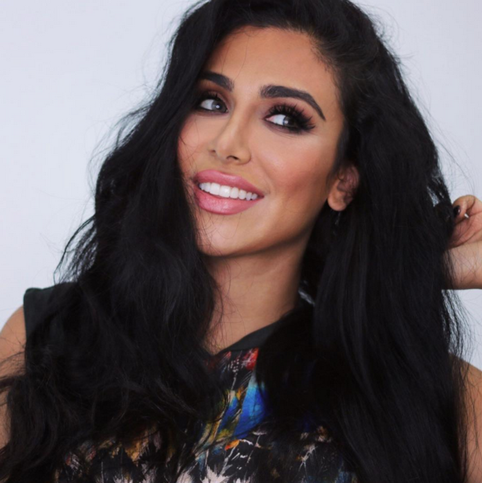 10 Ways To Look Hotter By HudaBeauty