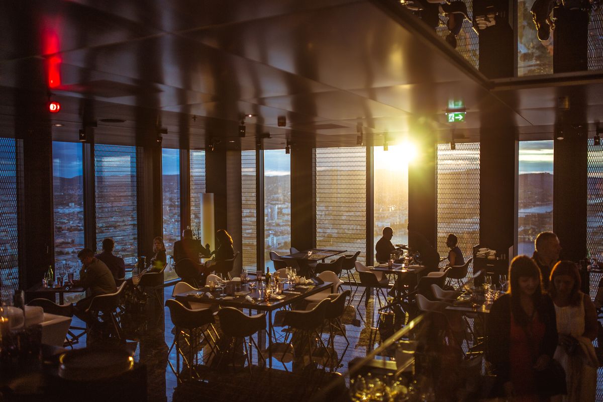 7 Pet Peeves Every Restaurant Hostess Has