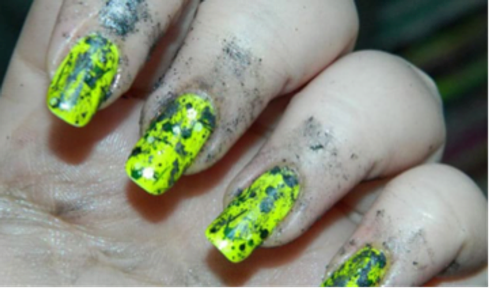 20 Absolutely CringeWorthy Nail Fails
