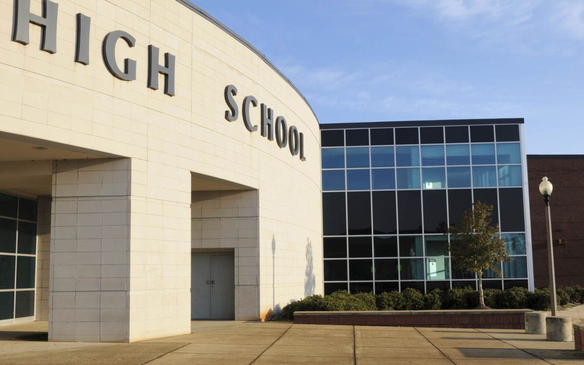 10 Things You Know If You Went To A Small High School 