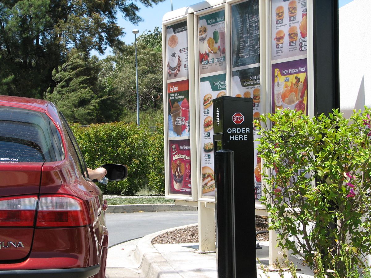 7 Ways To Leave A Drive-Thru Better Than You Found It, From A Former Drive-Thru Worker