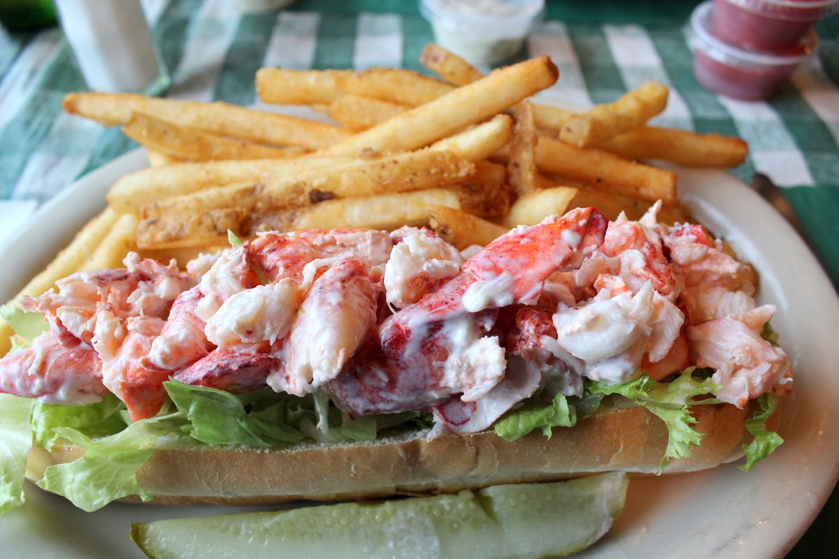 13 Must-Have Lobster Rolls In Maine