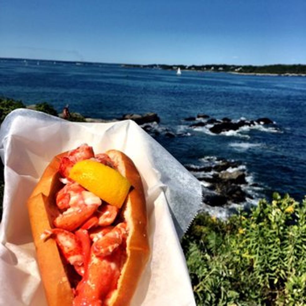 13 MustHave Lobster Rolls In Maine