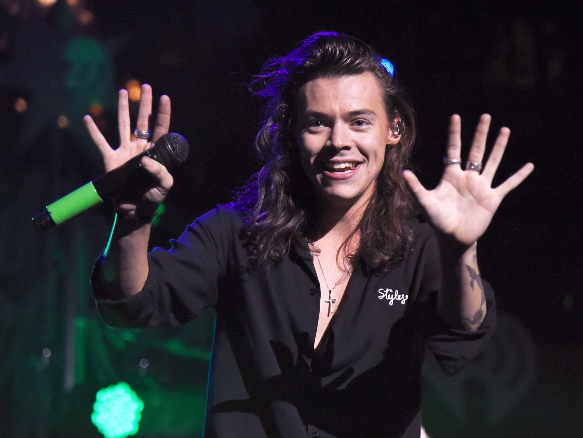 15 Thoughts You Have Listening to Harry Styles' 'Sign of The Times'