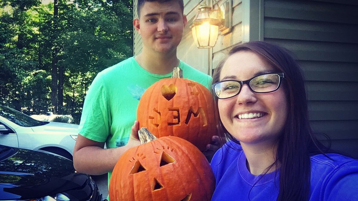 13 Fun, Festive, Fall Dates For College Couples