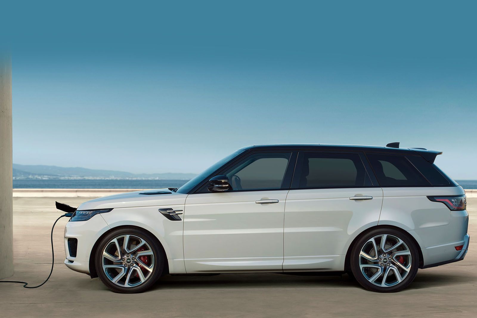 Land Rover reveals first plug-in hybrid, due early 2018