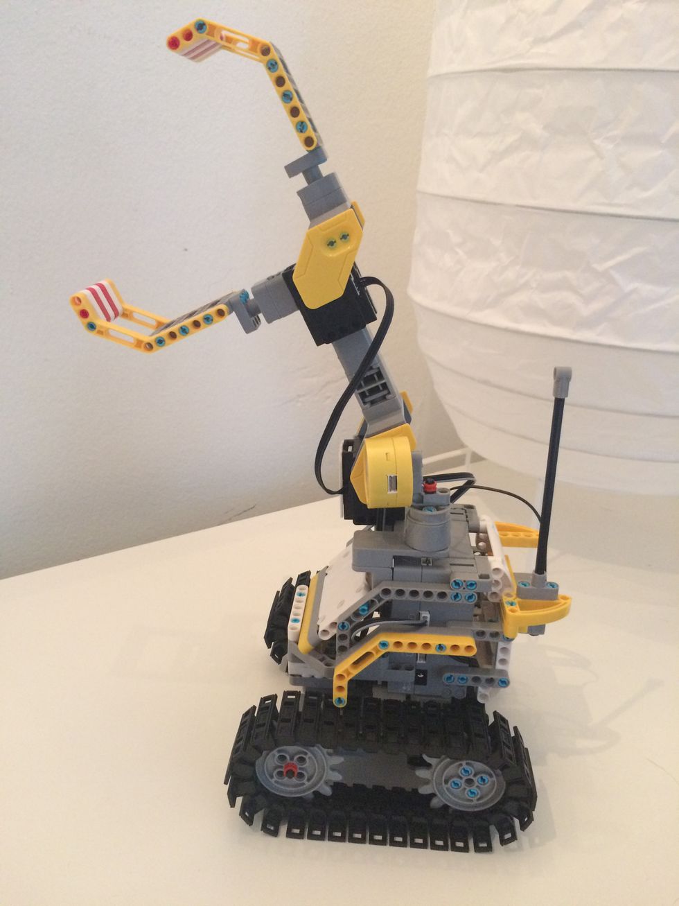 Review Jimu BuilderBots Kit lets kids build and code robots Gearbrain