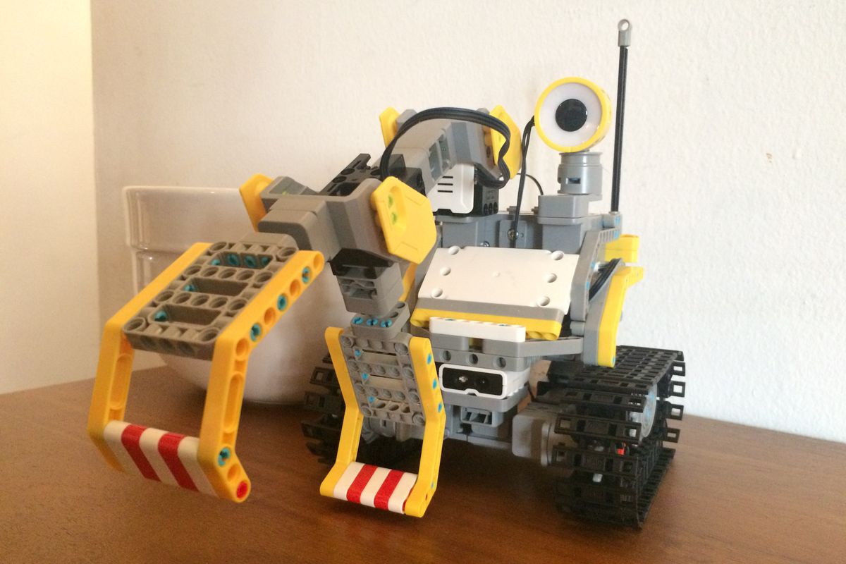 Review: Jimu BuilderBots Kit is great for kids who want to make and code their own robot from the wiring up
