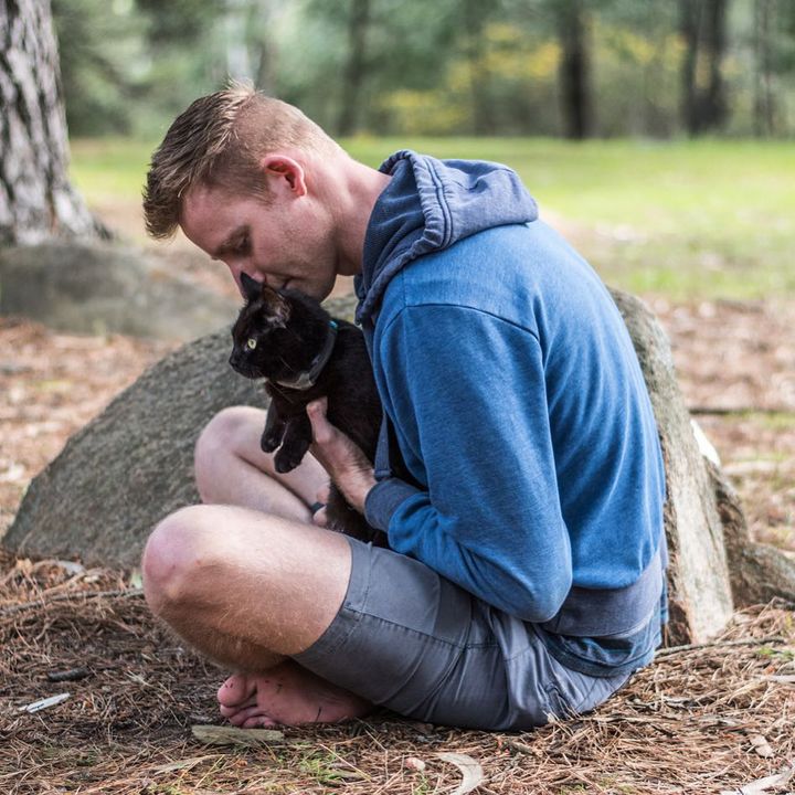 Man Left His Job, Sold Everything to Travel With Cat Who Rescued Him During Toughest Time