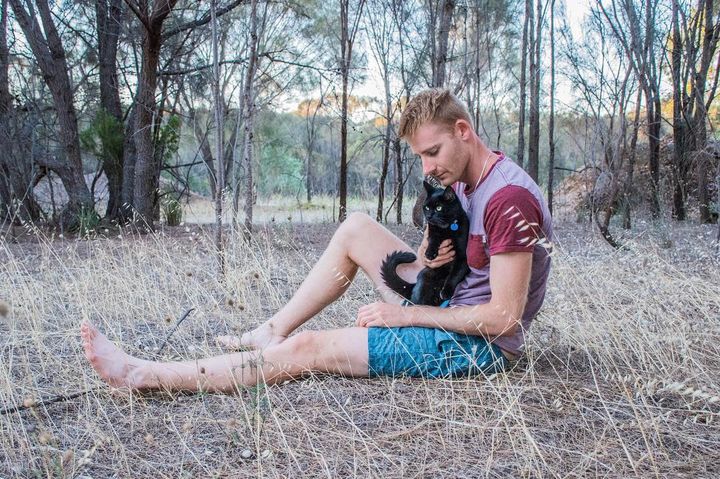 Man Left His Job, Sold Everything to Travel With Cat Who Rescued Him During Toughest Time