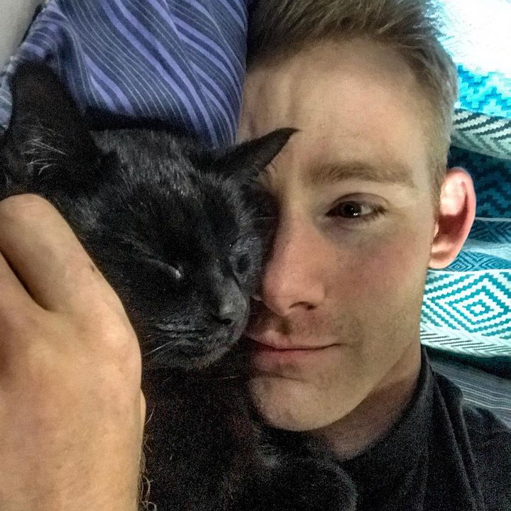 Man Left His Job, Sold Everything to Travel With Cat Who Rescued Him During Toughest Time