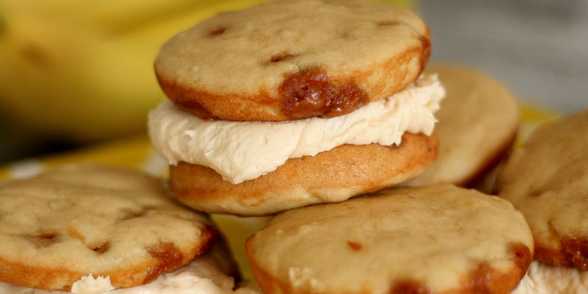 Bananas Foster Whoopie Pies With Rich Caramel Filling My Recipe Magic 8075