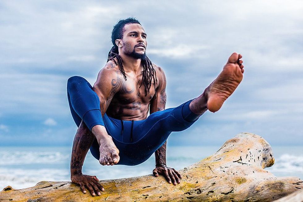 Former NFL Player Derrick Townsel Is A Yoga Man Worth Following