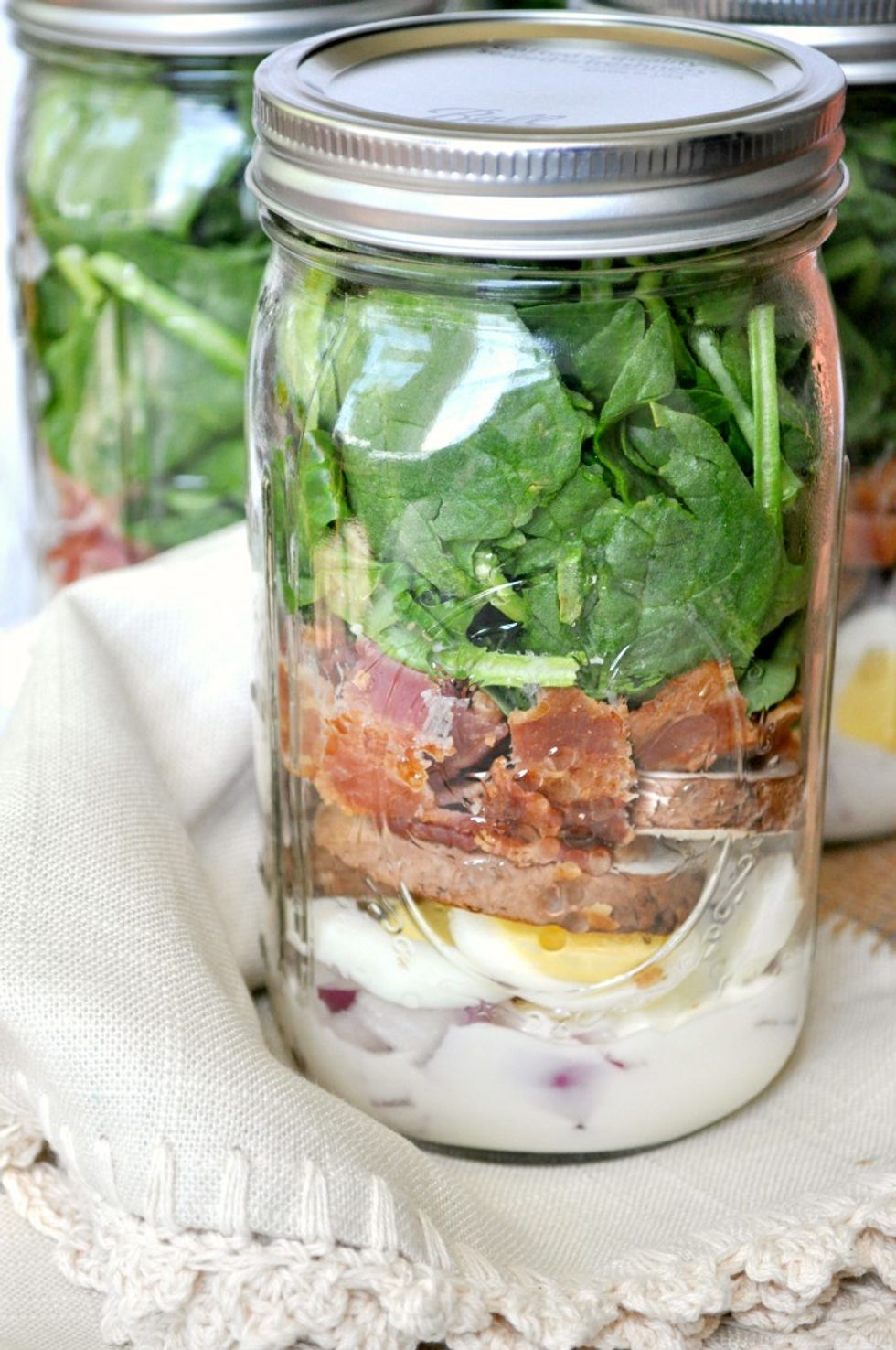 Bacon and Spinach Salad In A Jar | Healthy Salad In A Jar Recipes | mason jar salad with chicken