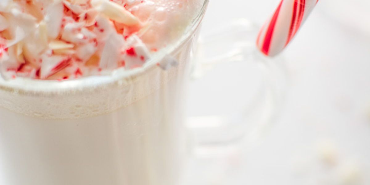 COPYCAT STARBUCKS PEPPERMINT WHITE HOT CHOCOLATE - My Recipe Magic