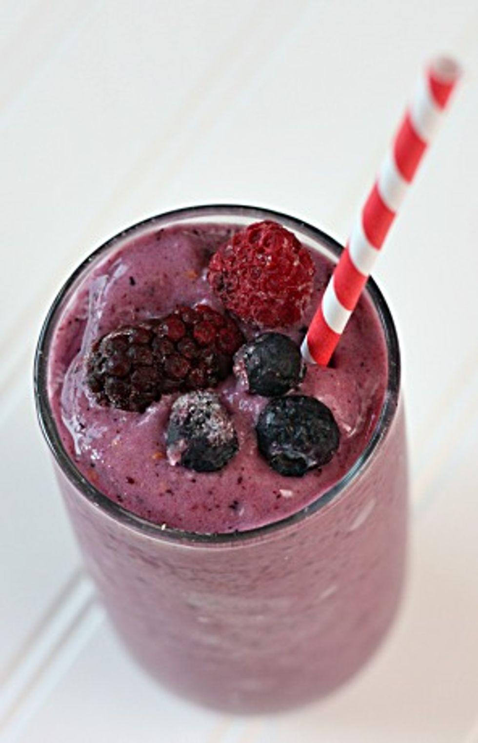 Triple berry green smoothie - My Recipe Magic