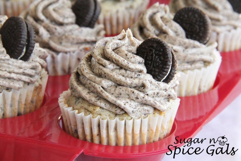 Vanilla Oreo Cupcakes - My Recipe Magic