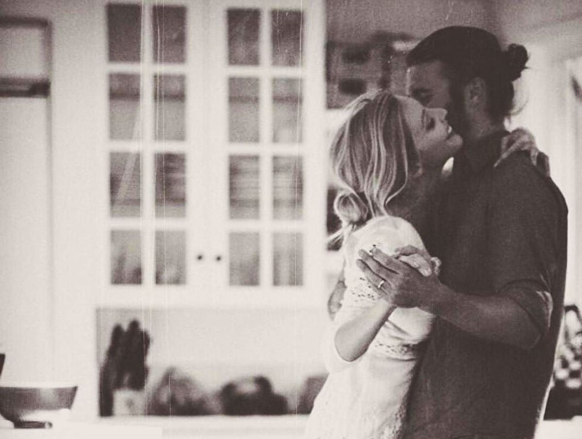 20 Old School Dating Gestures That Will Never Go Out Of Style