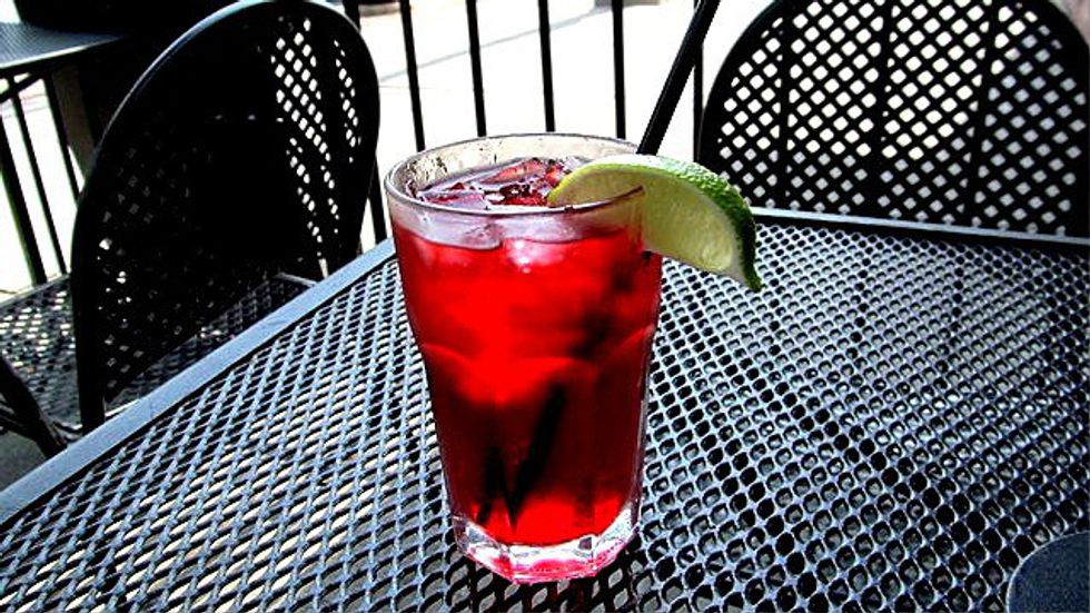 10 Easy Mixed Drinks To Make On A College Students Budget.