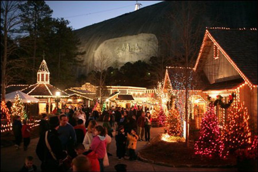 6 Must See Christmas Light Shows in