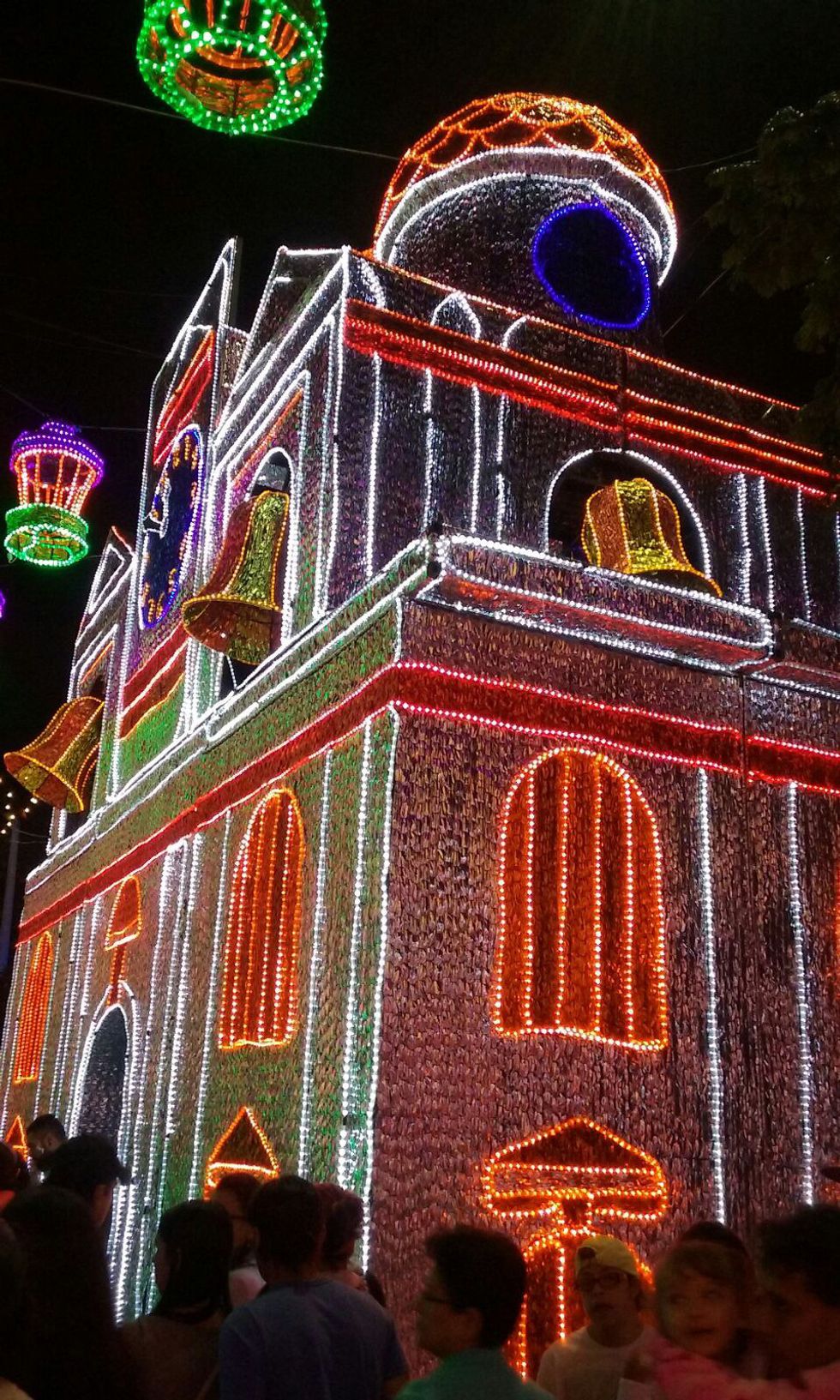 10 Reasons Why Medellin Has the Best Holiday Lights In the World