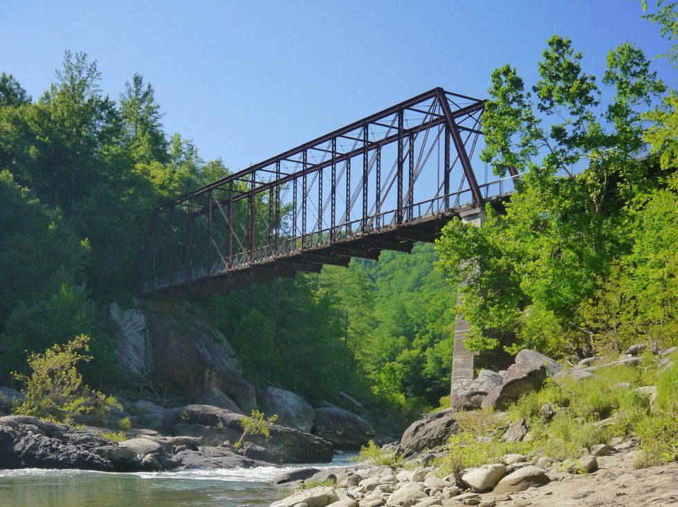 5 Reasons To Fall In Love With My Hometown, Oneida, TN