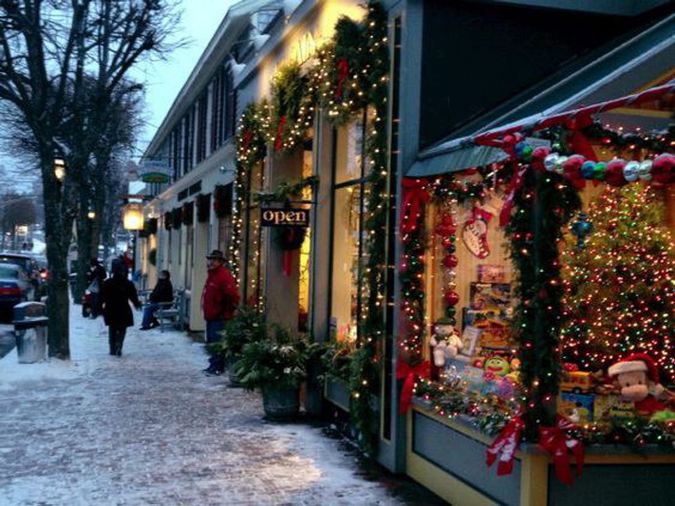 14 Best Christmas Towns to Visit To Get Into the Spirit