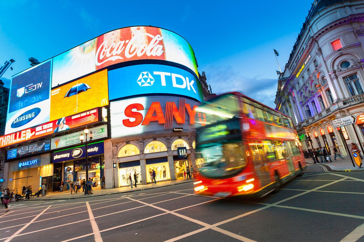 London smart screen will target ads based on car color, the weather and you