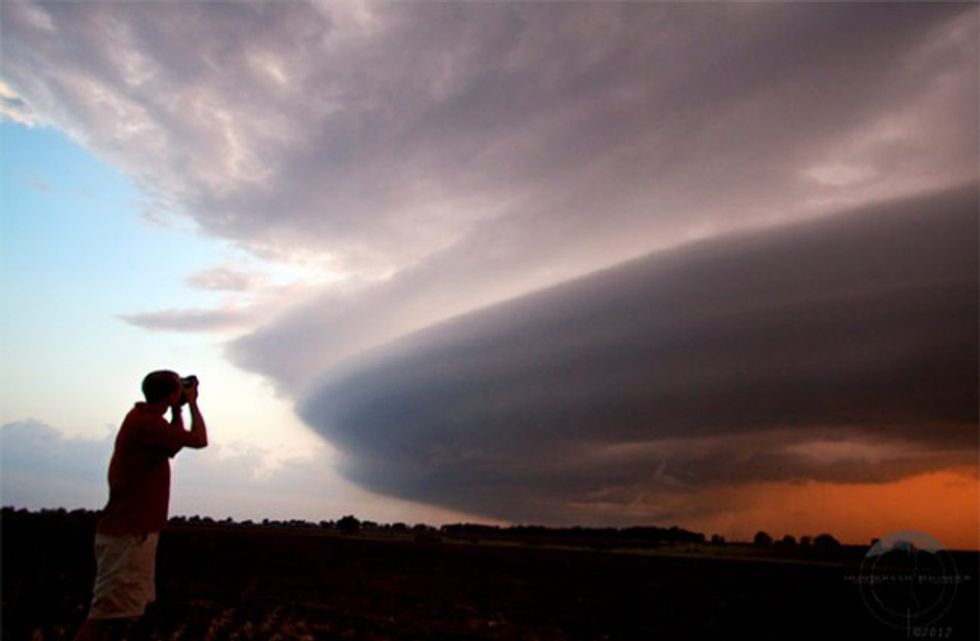 9-images-that-perfectly-describe-people-who-love-storms