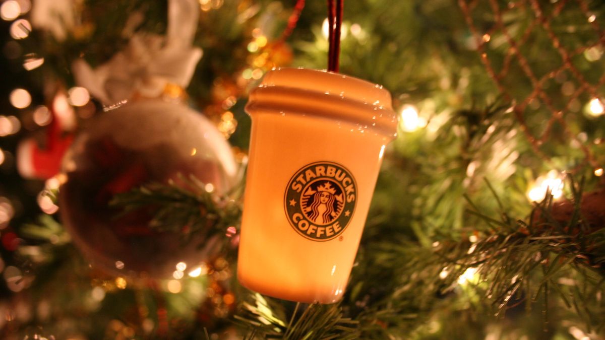17 Basic Christmas Gifts College Students Actually Want
