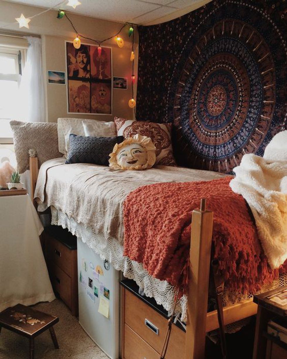 10 Ways to Make Your Dorm Room More Cozy